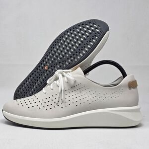 Clarks Women's Size 9.5 M Sneakers Unstructured Comfort Perforated Un Rio Tie